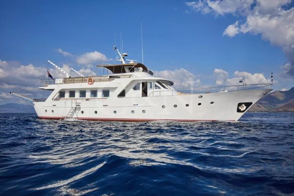yacht